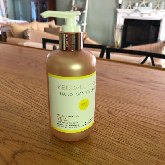 Kendall & Kylie set of 3 skincare bundle Must bundle - Picture 5 of 16